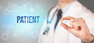 Sana ilaç veren bir doktorun yakın çekimi.