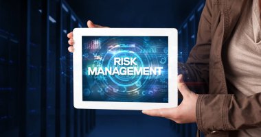 Tablet tutan kişi, iş konsepti