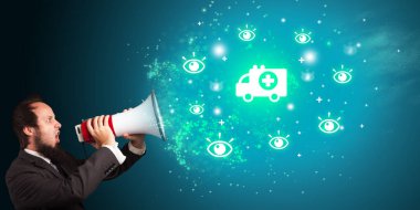 Megafon ve sağlık ikonu olan genç kişi