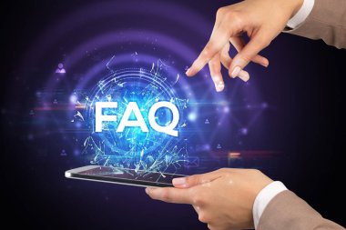 Kısaltmalı dokunmatik ekranın yakın plan görüntüsü.