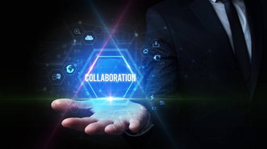 Toplumsal yazıyı tutan adam.