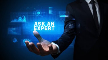 Motivasyon mesajı taşıyan iş adamının eli