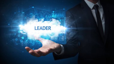 Motivasyon mesajı taşıyan iş adamının eli