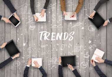 Ofiste çalışan bir grup iş adamı