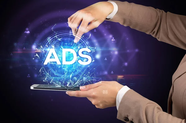 Kısaltmalı dokunmatik ekranın yakın plan görüntüsü.