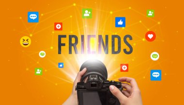 Sosyal medya içeriğini yakalamak için kamera kullanılıyor