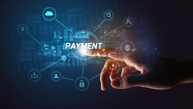 Siber güvenlik tuşuna elle dokun