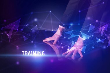 İş adamı dev ekrana dokunuyor