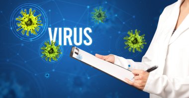 Doktor reçete yazıyor.