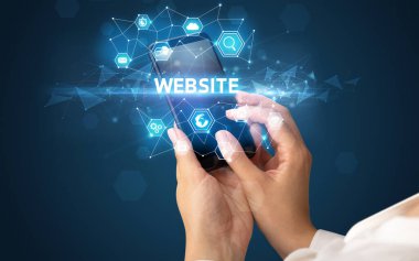 Teknoloji kavramına sahip akıllı telefon kullanımı