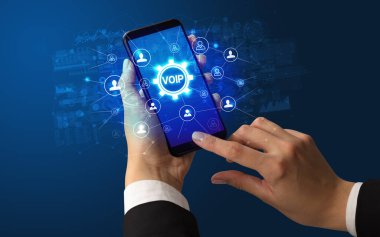 Teknoloji kavramına sahip akıllı telefon kullanımı