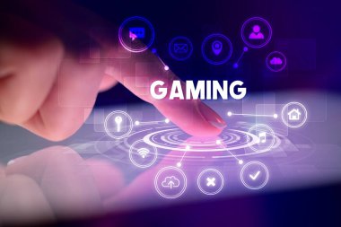 Web teknolojisi simgeleriyle tablete dokunmak