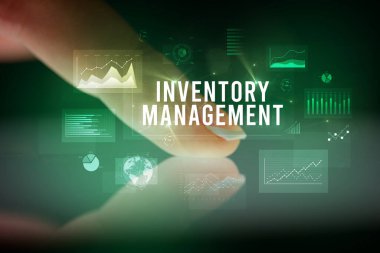 İş grafikleri ve simgeler konseptiyle tablete dokunmak