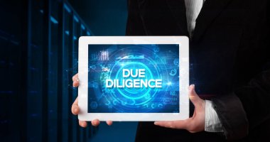 Tablet tutan kişi, iş konsepti