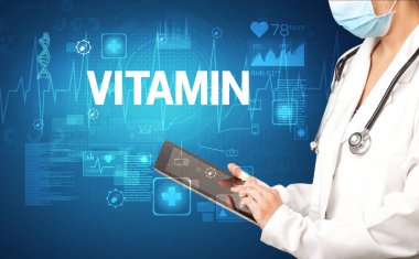 Genç doktor notlar yazıyor.