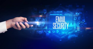 El ele tutuşan kablosuz çevre, siber güvenlik kavramı