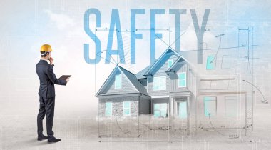 Genç mühendis proje konseptini elinde tutuyor