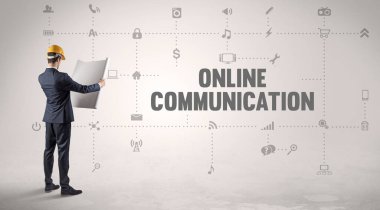 Yeni bir sosyal medya üzerinde çalışan mühendis