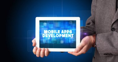 Tablet tutan kişi, teknoloji konsepti