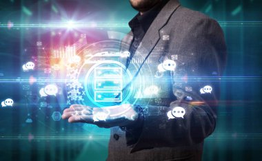 Teknoloji simgesi taşıyan iş adamı