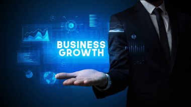 Motivasyon mesajı taşıyan iş adamının eli