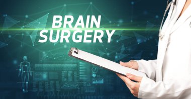 Doktor panoya notlar yazıyor, tıbbi teşhis konsepti.