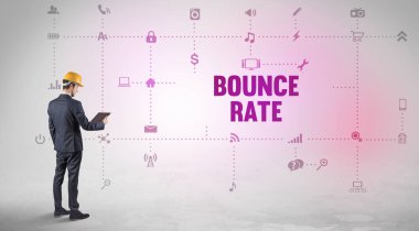 Yeni bir sosyal medya üzerinde çalışan mühendis