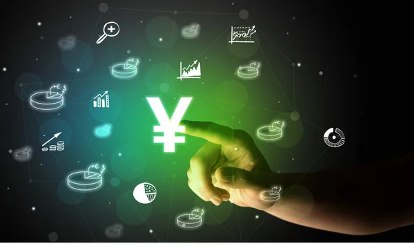 Palec biznesmena dotykający ekranu multimedialnego interfejsu z ręcznie rysowanymi ikonami walut — Zdjęcie stockowe