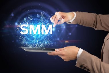 Kısaltmalı dokunmatik ekranın yakın plan görüntüsü.