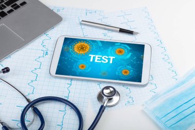 Yazılı bir tablet pc 'nin yakın görüntüsü