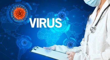 Doktor tıbbi kayıtları dolduruyor.