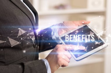 Tablet kullanarak elleri kapat