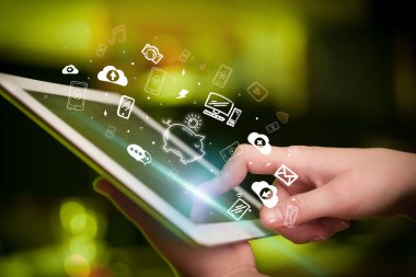 Elle çizilmiş simgelerle dokunmatik ekranı kapat