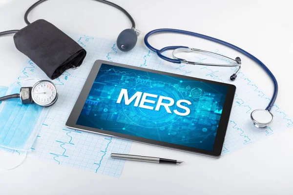 Vista ravvicinata di un tablet con abbreviazione medica — Foto Stock