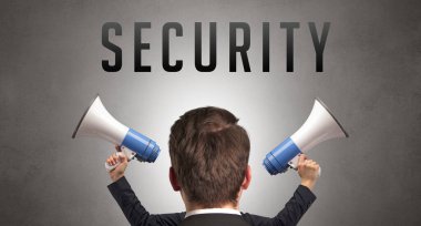 Üzerinde yazı olan bir iş adamının arka görünüşü