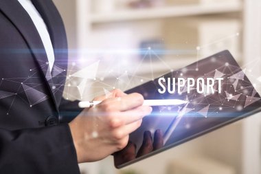 Tablet kullanarak elleri kapat