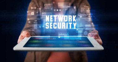 Tablet tutan kişi, güvenlik kavramı