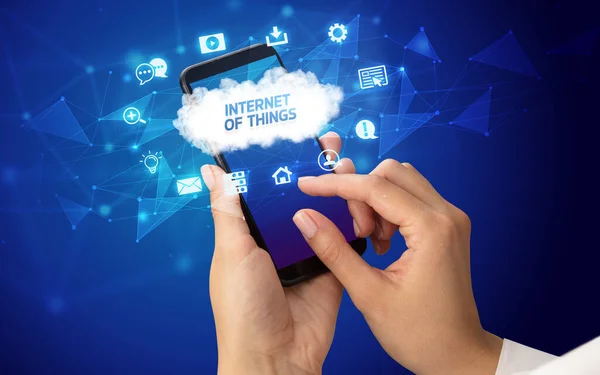 Smartphone per Hand mit Cloud-Technologie-Konzept — Stockfoto