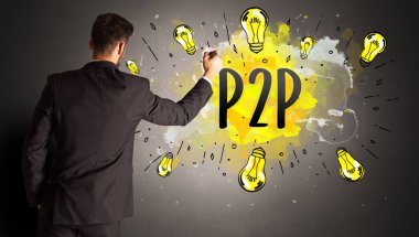 Adam renkli ampul çiziyor.