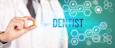 Sana ilaç veren bir doktorun yakın çekimi.