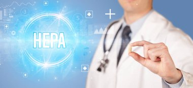 Sana ilaç veren bir doktorun yakın çekimi.