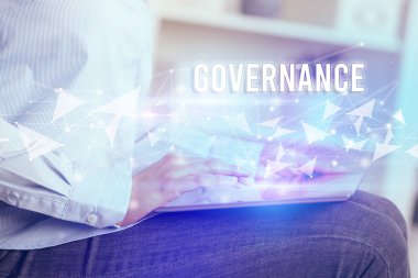 Tablet kullanarak elleri kapat