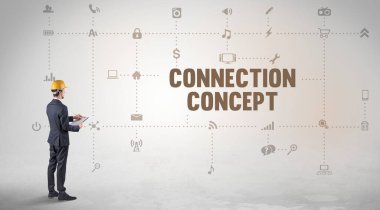 Yeni bir sosyal medya üzerinde çalışan mühendis