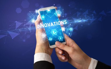 Teknoloji kavramına sahip akıllı telefon kullanımı