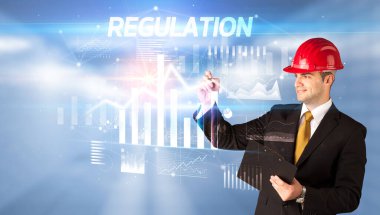 Sanal ekrana kask çizen genç iş adamı