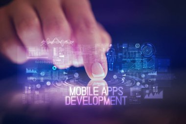 Web teknolojisi simgeleriyle tablete dokunmak