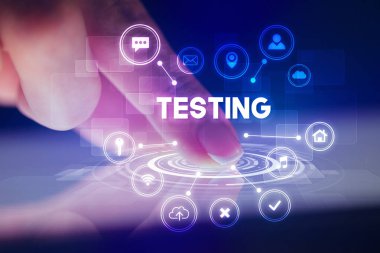 Web teknolojisi simgeleriyle tablete dokunmak