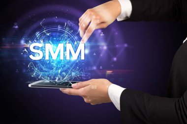 Kısaltmalı dokunmatik ekranın yakın plan görüntüsü.