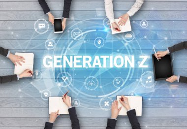 Bir grup insan toplantı yapıyor.