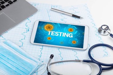 Yazılı bir tablet pc 'nin yakın görüntüsü